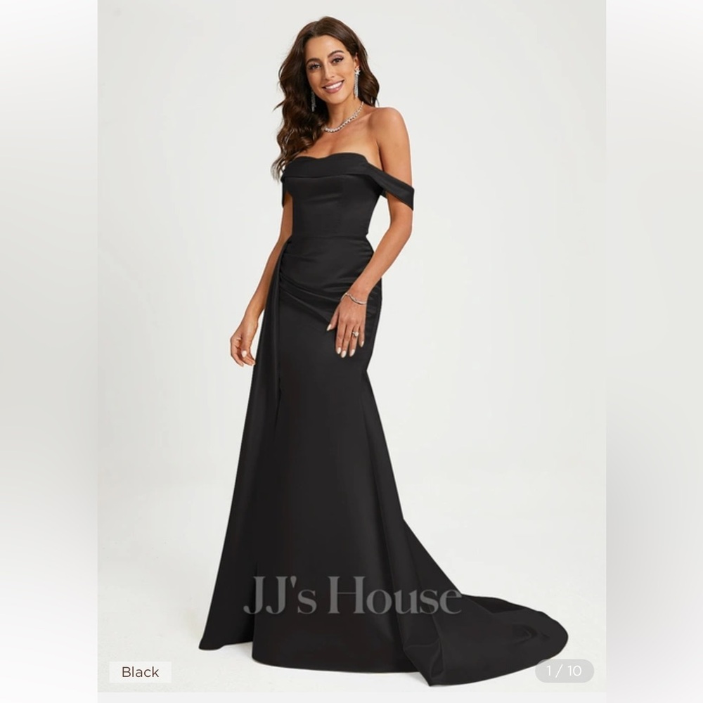 Trumpet/Mermaid Off the Shoulder Sweep Train Satin
Prom Dresses With Ruffle